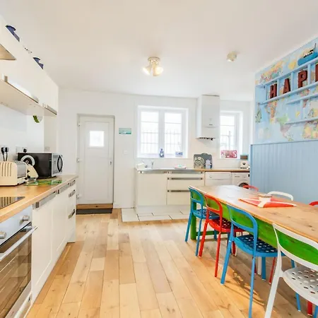 Дом отдыха Quayside House *